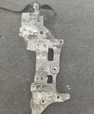 Audi A3 S3 8V A/C compressor mount bracket 04l903143b