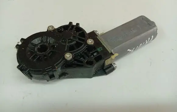Volkswagen PASSAT B6 Seat adjustment motor 0390203224