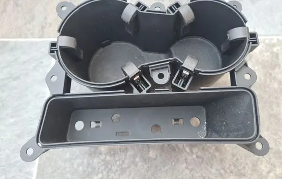 Cup holder front