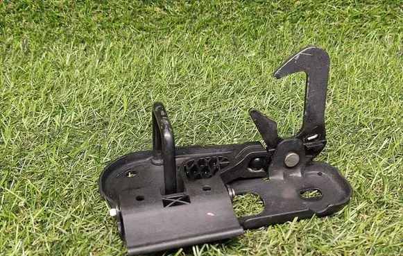 Volkswagen Touareg II Engine bonnet/hood lock/latch loop/hook 3C0823480A