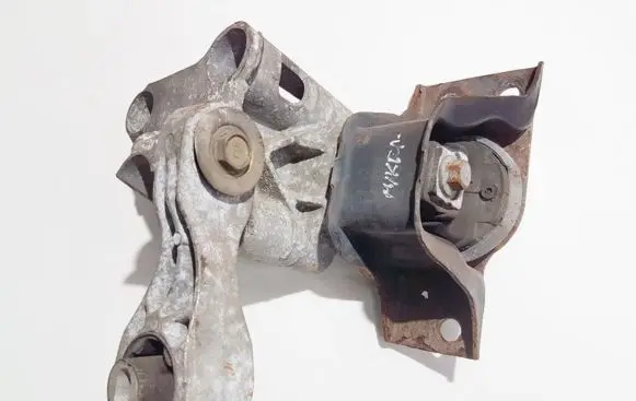 Nissan Micra Engine mount bracket 11210AX600 586298