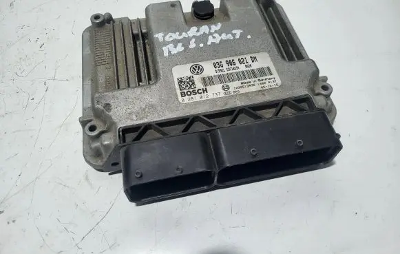 Volkswagen Touran I Engine control unit/module 03G906021DM 1039S13438 0281012737