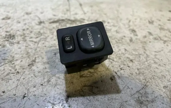 Toyota Corolla Verso AR10 Wing mirror switch 769746C