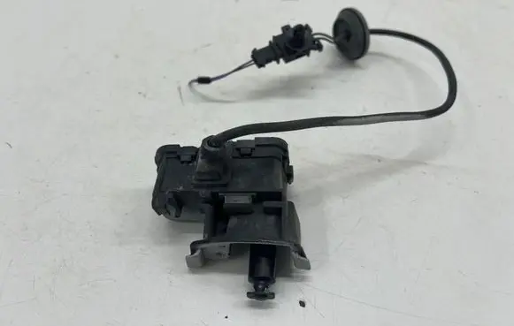 Volkswagen e-Golf Fuel tank cap lock motor 5C6810773H