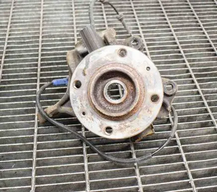 Peugeot 208 Front wheel hub