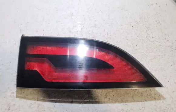 Chevrolet Volt I Tailgate rear/tail lights 110711A 20989184