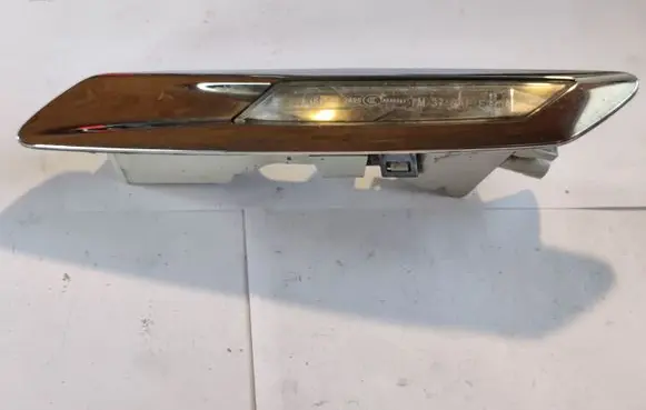 BMW 5 F10 F11 Front fender indicator light 715416804 715417004