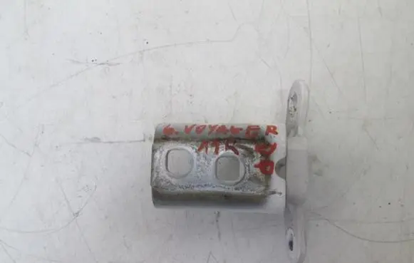 Chrysler Voyager Front door lower hinge 