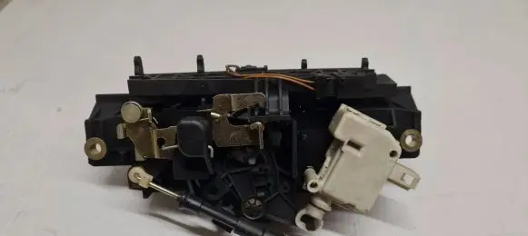 Audi A6 S6 C5 4B Tailgate/trunk/boot lock/catch/latch 4B0827565H 8D9827565H