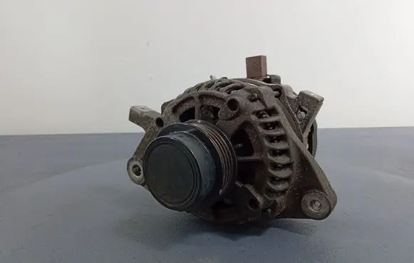 Toyota Yaris Generator/alternator 27060-0Y380
