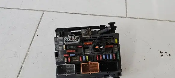 Peugeot 5008 Fuse box set 9675877980