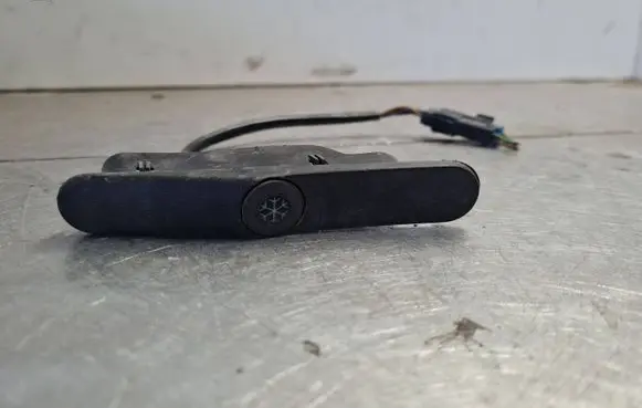 Opel Omega B1 Air conditioning (A/C) switch 90460446