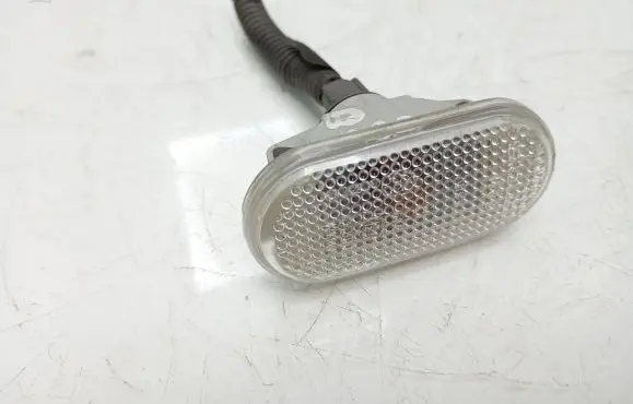 Nissan Qashqai Front fender indicator light 26160AX00A