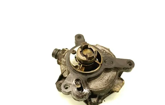 Volvo V40 Vacuum pump 31316688