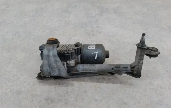 Volkswagen Touran I Front wiper linkage 