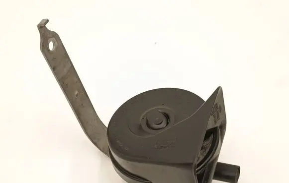 BMW 7 E65 E66 Horn signal 8379704