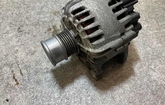 Skoda Rapid (NH) Generator/alternator 04E903015 2715542B 216058509