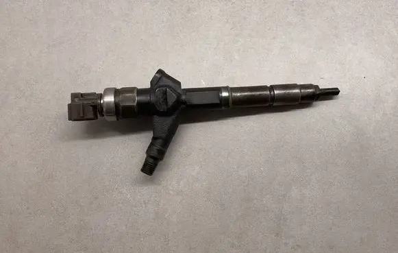 Nissan X-Trail T30 Fuel injector AW402AW4 08G03551