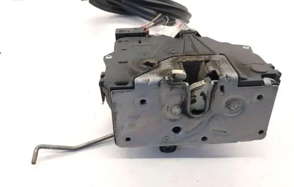 Opel Corsa D Front door lock 13258271