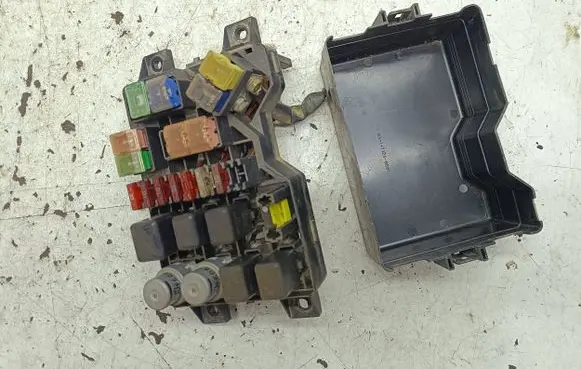 Mitsubishi Pajero Fuse module M171246881