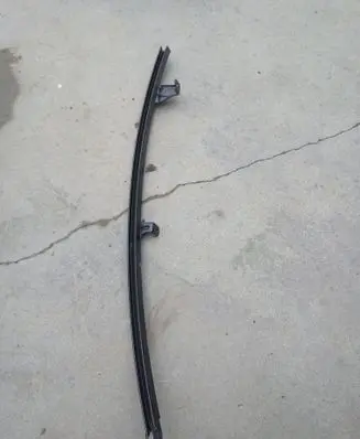 Toyota Yaris Front door windshield rail 