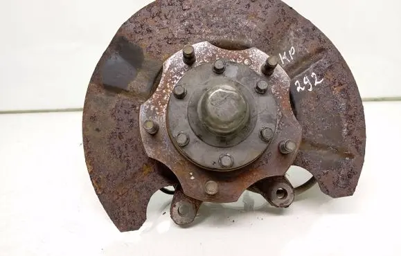 Suzuki Grand Vitara II Front wheel hub spindle knuckle