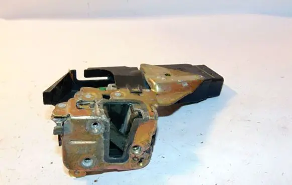 Mitsubishi Carisma Rear door lock M806386