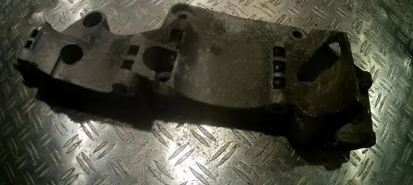 Audi A4 S4 B5 8D Engine mounting bracket 045903143c