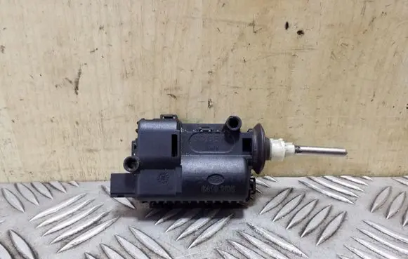 Fuel tank cap lock motor