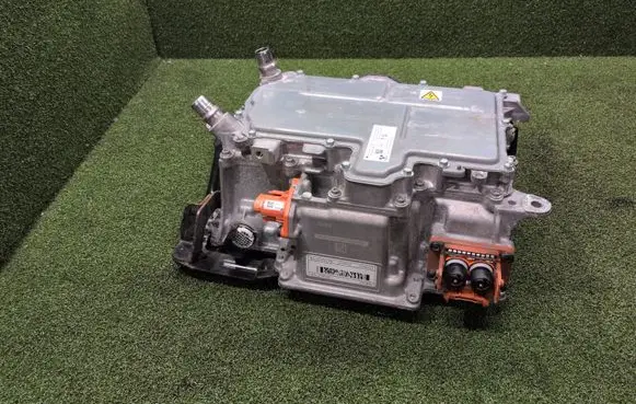 Voltage converter inverter