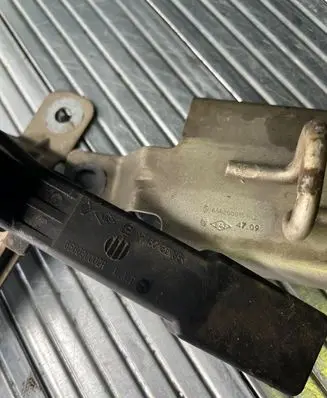 Renault Scenic III - Grand scenic III Engine bonnet/hood lock/latch loop/hook 656200015R 656030002R 651300006R