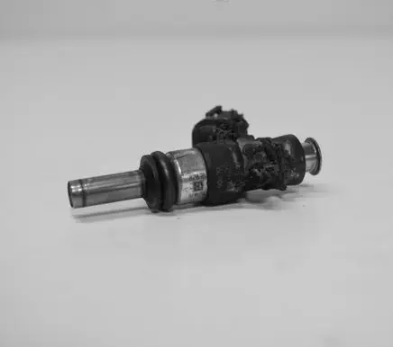 Volkswagen Golf VII Fuel injector 06L906031A