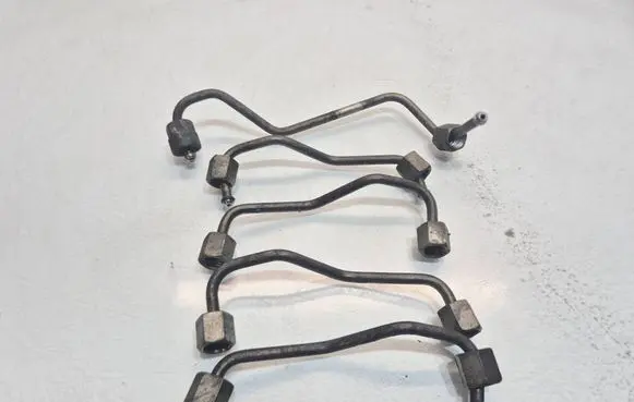 Hyundai Santa Fe Fuel injector supply line/pipe