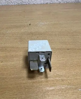Audi A6 S6 C5 4B Other relay 8D0951253 D9949