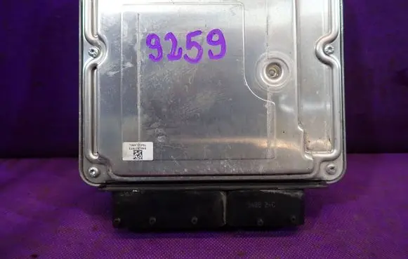 Opel Insignia A Engine control unit/module ECU 55573539