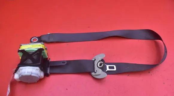 Toyota Corolla E120 E130 Front seatbelt 1033184