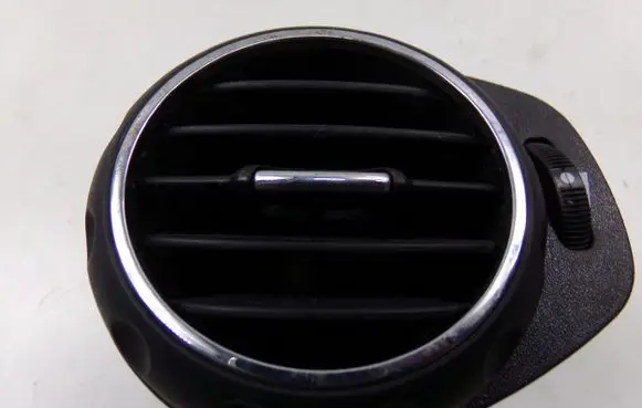 Alfa Romeo 147 Dash center air vent grill