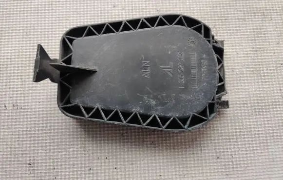 Volkswagen Touran I Headlight/headlamp dust cover 1305239232