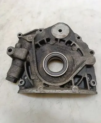 Volkswagen Transporter - Caravelle T4 Oil pump 074115109B