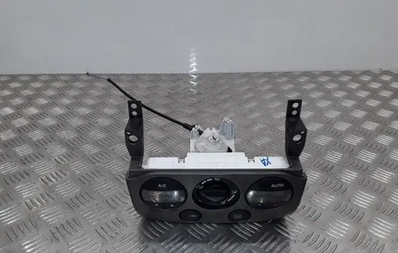 Nissan Primera Climate control unit 275109F600