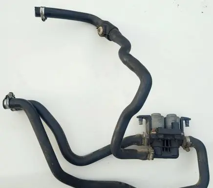 BMW 5 E39 Coolant heater control valve 1147412137 8374995