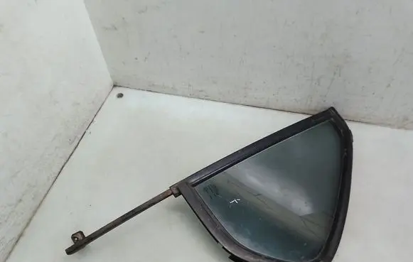 Rear vent window glass