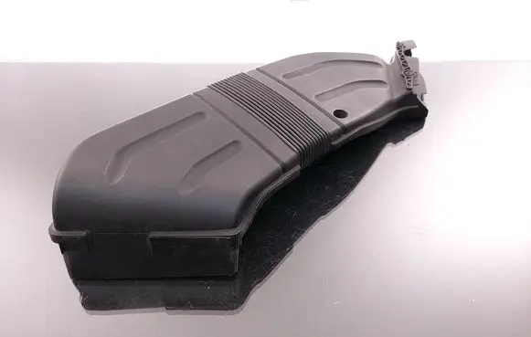Audi A4 S4 B7 8E 8H Air intake duct part 8E0129618