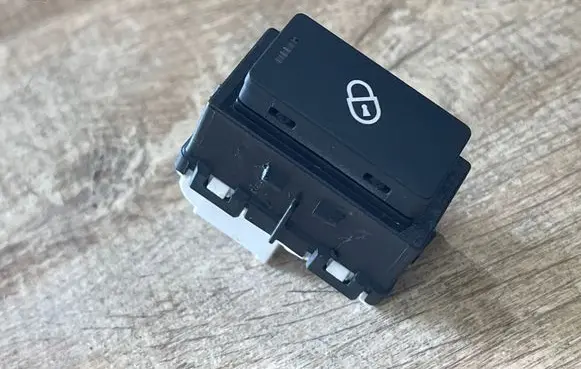 Jaguar E-Pace Central locking switch button J9C314017CA P6MGB 553227