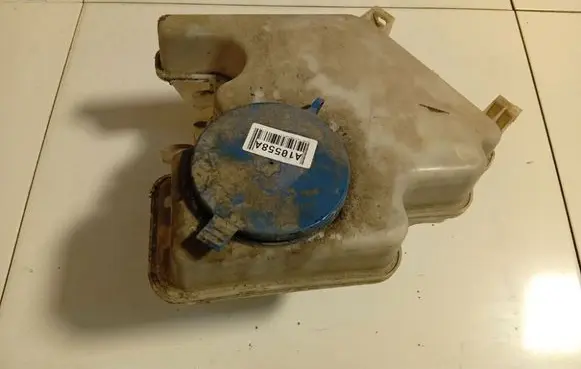 Mercedes-Benz B W245 Windshield washer fluid reservoir/tank 1698690220