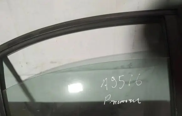 Nissan Primera Rear door window glass as2