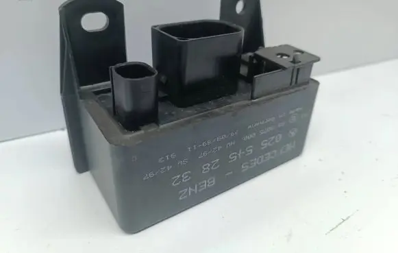 Mercedes-Benz Vaneo W414 Glow plug pre-heat relay 0255452832 899075000 0005453516