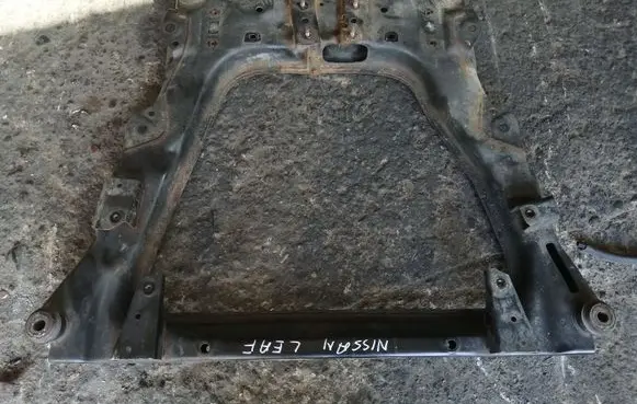 Nissan Leaf I (ZE0) Front subframe