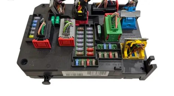 Peugeot 308 Fuse module 980668788001 BSIQ0301