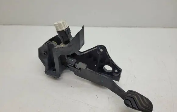 Dacia Duster II Brake pedal 8201606986